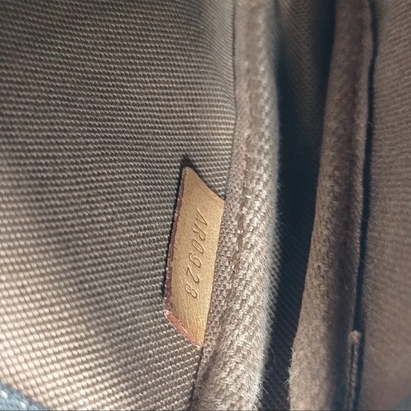 Louis Vuitton Monogram Pouchette Crossbody - Picture 9 of 9